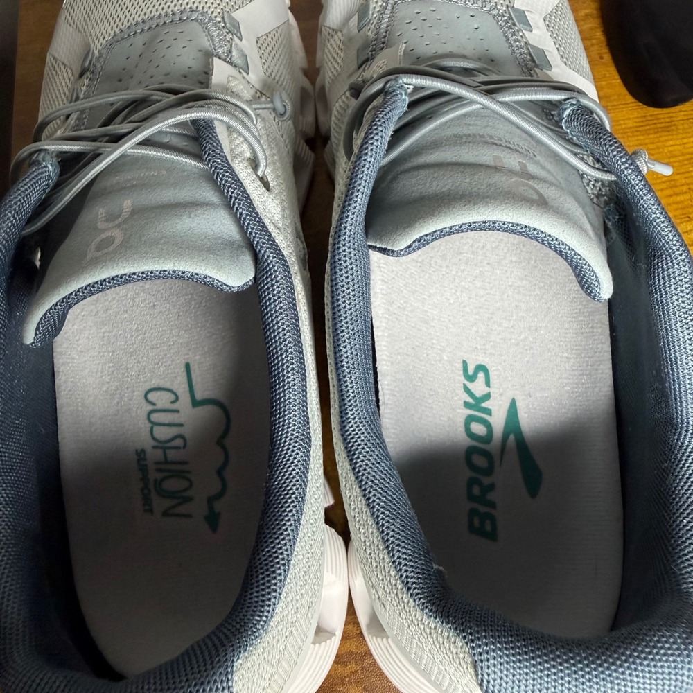 On Cloud 5 Running Shoes Womens Size 10 Glacier White 59.98895 Low Top Sneakers - Picture 7 of 8